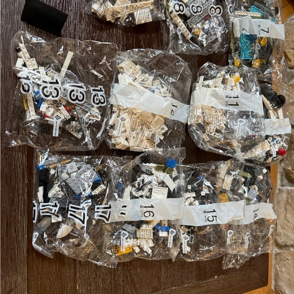 LEGO NASA Space Shuttle Discovery - 10283  **read description** - Picture 3 of 4